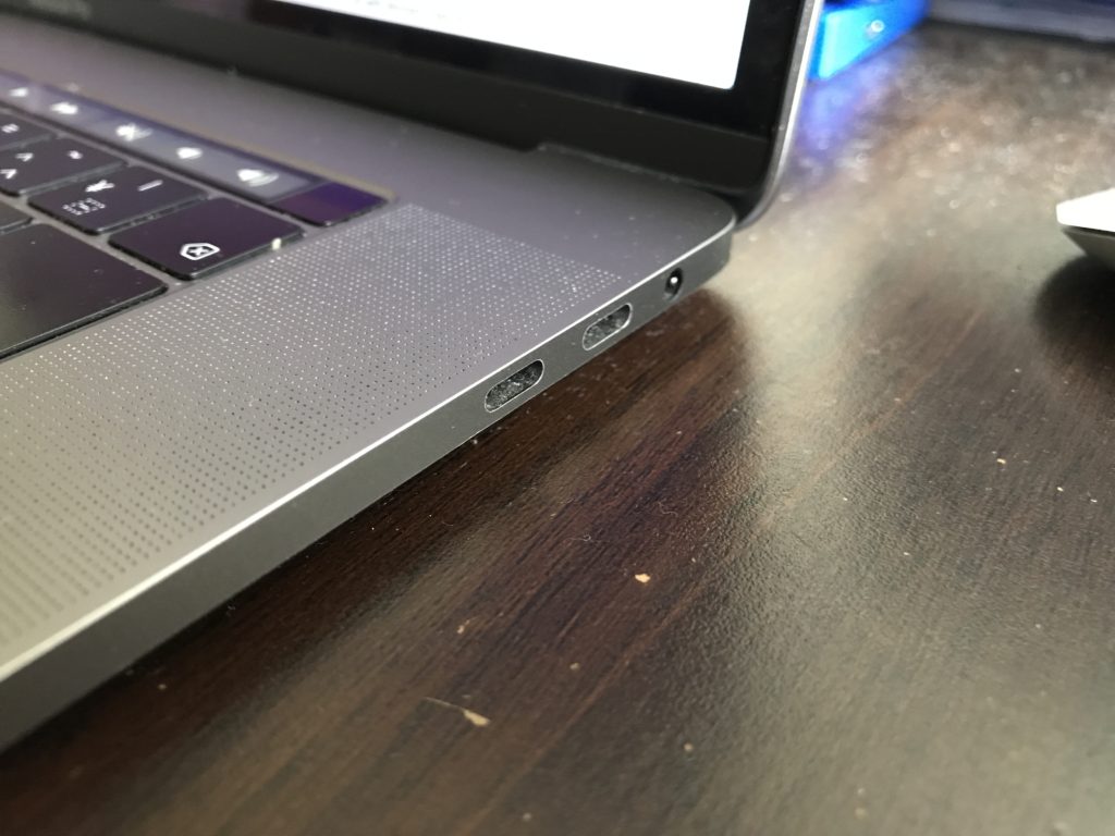 iPad ProとiPhoneを接続できるAnker PowerLine II USB-C＆Lightningケーブル